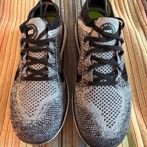 Nike Flyknit free rn Black and Gray Men's Sz 8.5